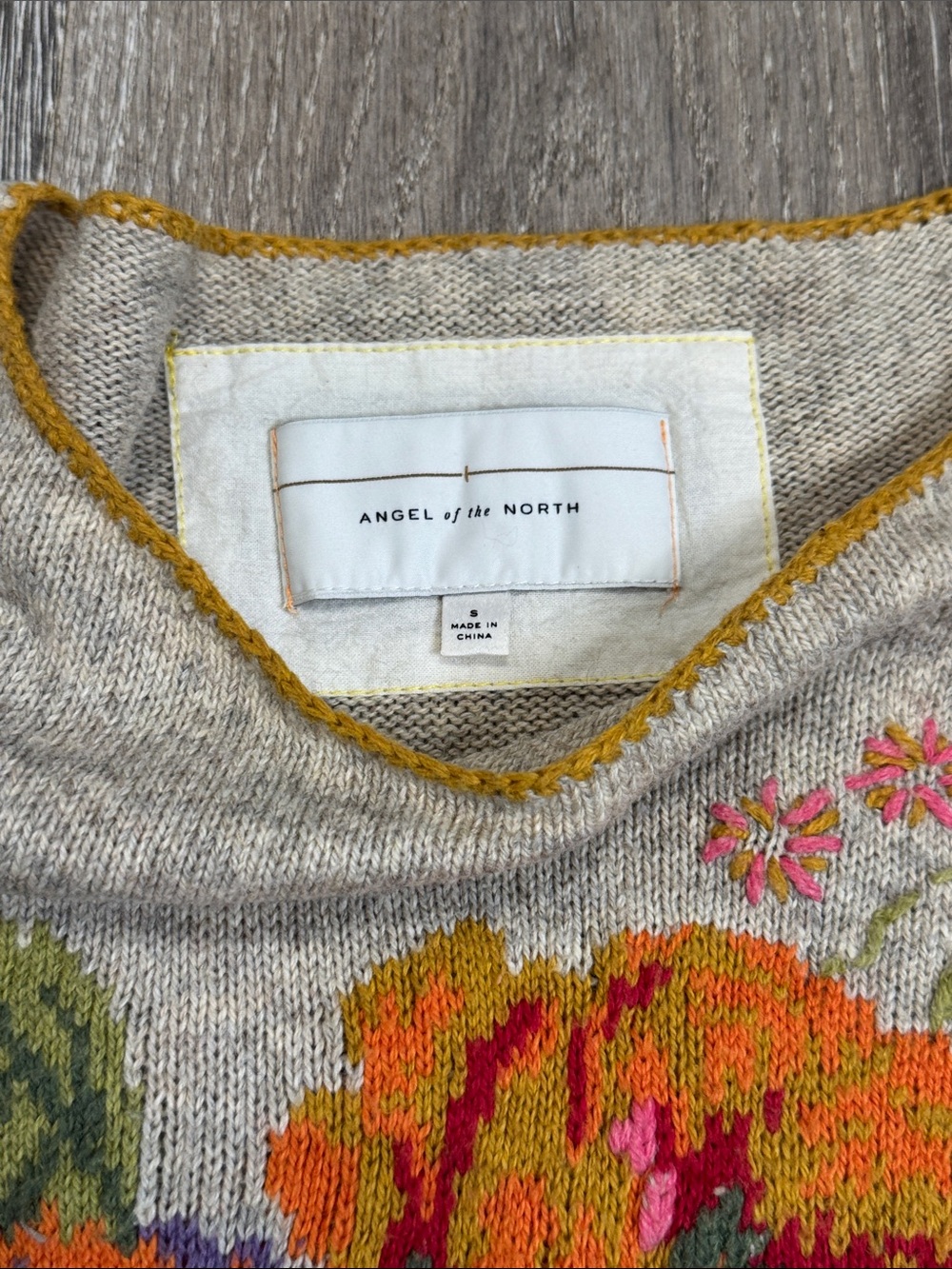 Anthropology Angel Of The North Beige Knit Top with Floral Embroidery CB0846 - Picture 2 of 4